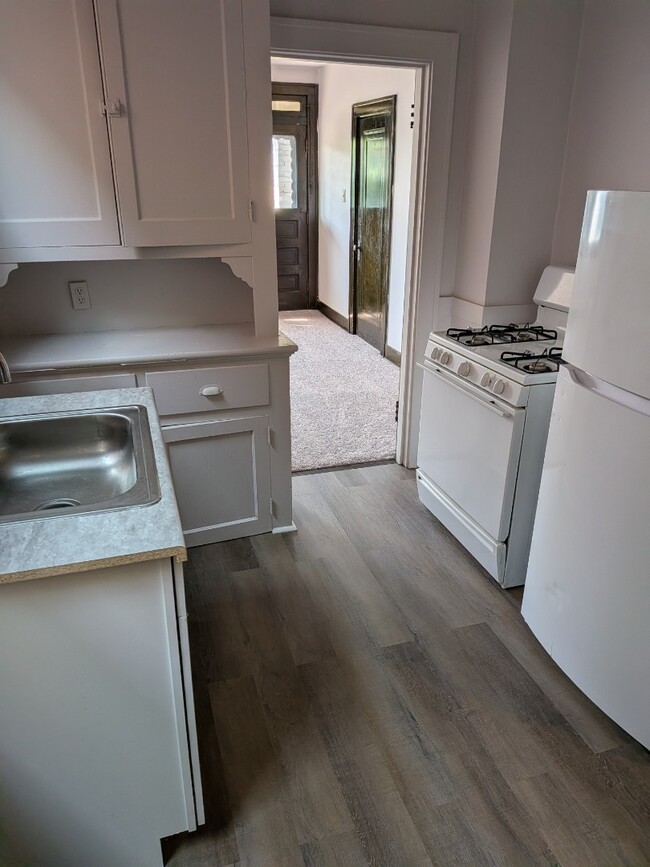 Small one bedroom apartment with Balcony - Small one bedroom apartment with Balcony