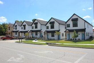 Building Photo - 521 W Dallas St