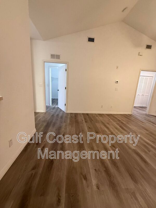 Foto del edificio - 8416 Bernwood Cove Loop
