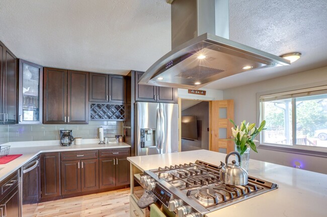 Building Photo - Charming 2Bed 2bath House in Denver