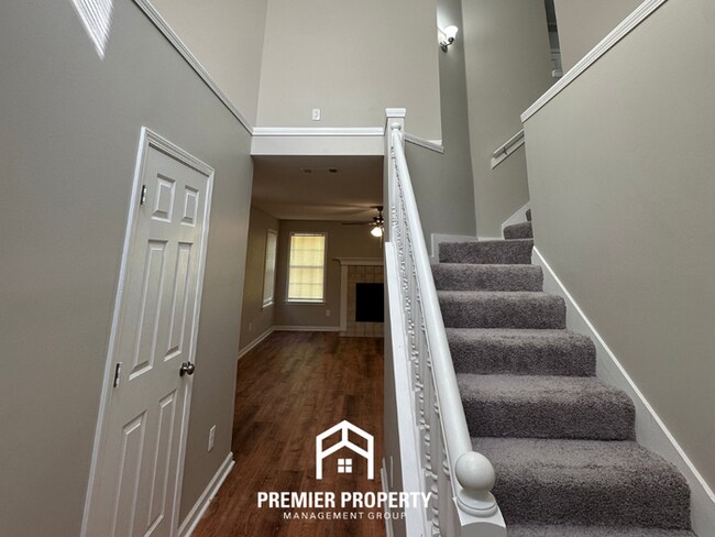 Foto del edificio - Newly Renovated Cordova Gem | 3BR/2.5BA with Soaking Tub & 2-Car Garage