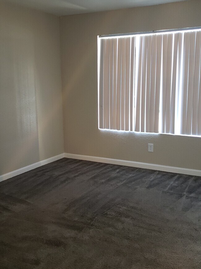 Village Square Apartments 2415 Finley Rd Irving, TX Apartments for