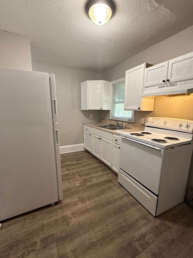 Foto del edificio - 4 Bed 1 Bath in Atlanta!