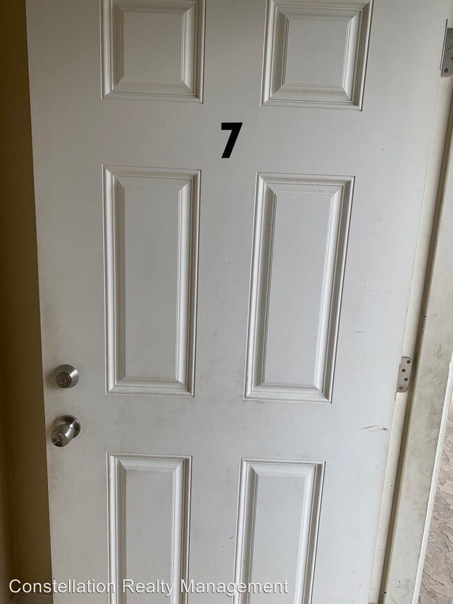 Building Photo - 850 E Washington Ave