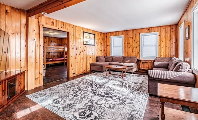 Building Photo - 131 W Bethel Rd