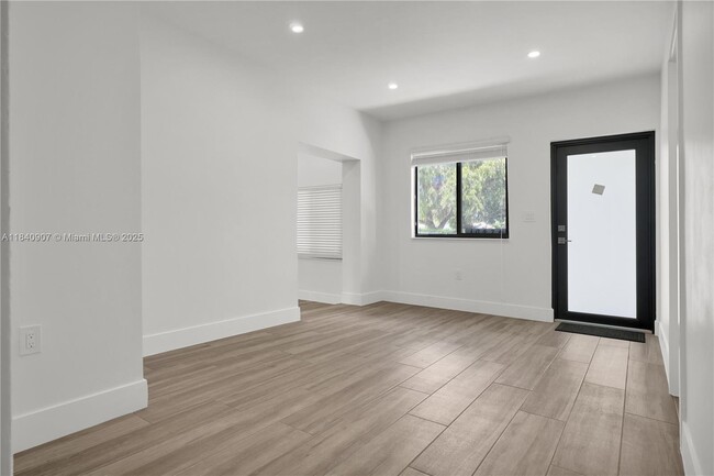 Building Photo - 10424 NW 33rd Ave