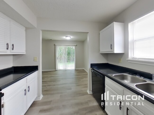 Building Photo - 6052 Draycott Drive Indianapolis IN