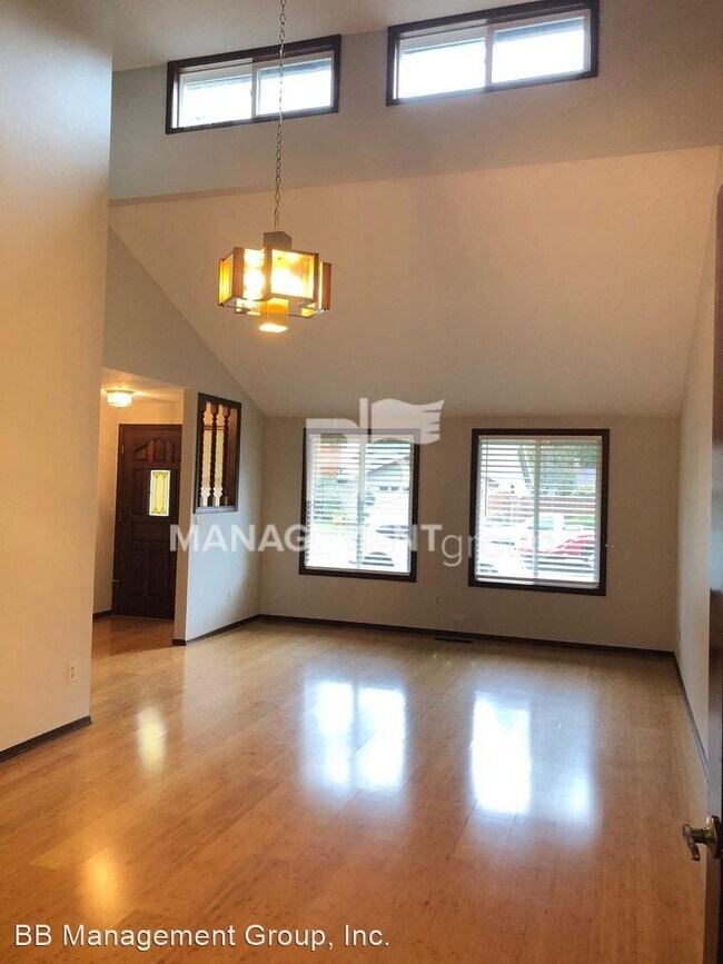 Building Photo - 4 br, 2 bath House - 9830 SW Serena Way