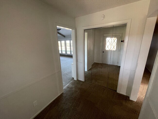 Foto del edificio - 552 Lawson Ln