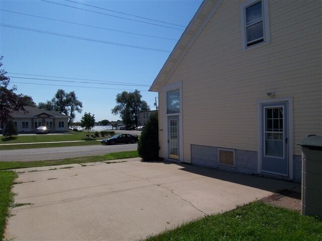 Foto del edificio - Charming House on Bay Shore Drive Close to the Lake! SHORT TERM LEASING! Available Now!
