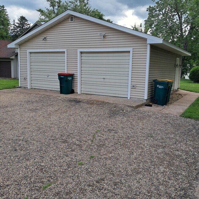 Cochera - 401 Lewis St