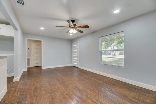 Sun-filled living room with plenty of natural light - 4808 Carolyn Jean Dr