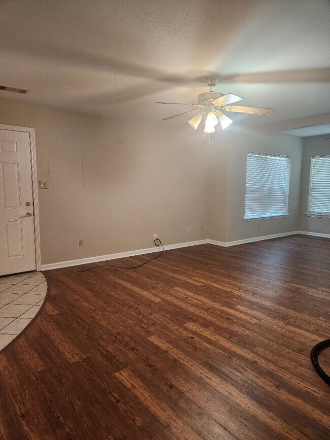 Foto del edificio - 2/2 Lower Unit Condo