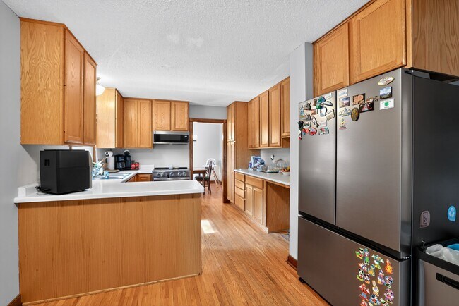 Foto del edificio - 1710 Shadyview Ln N