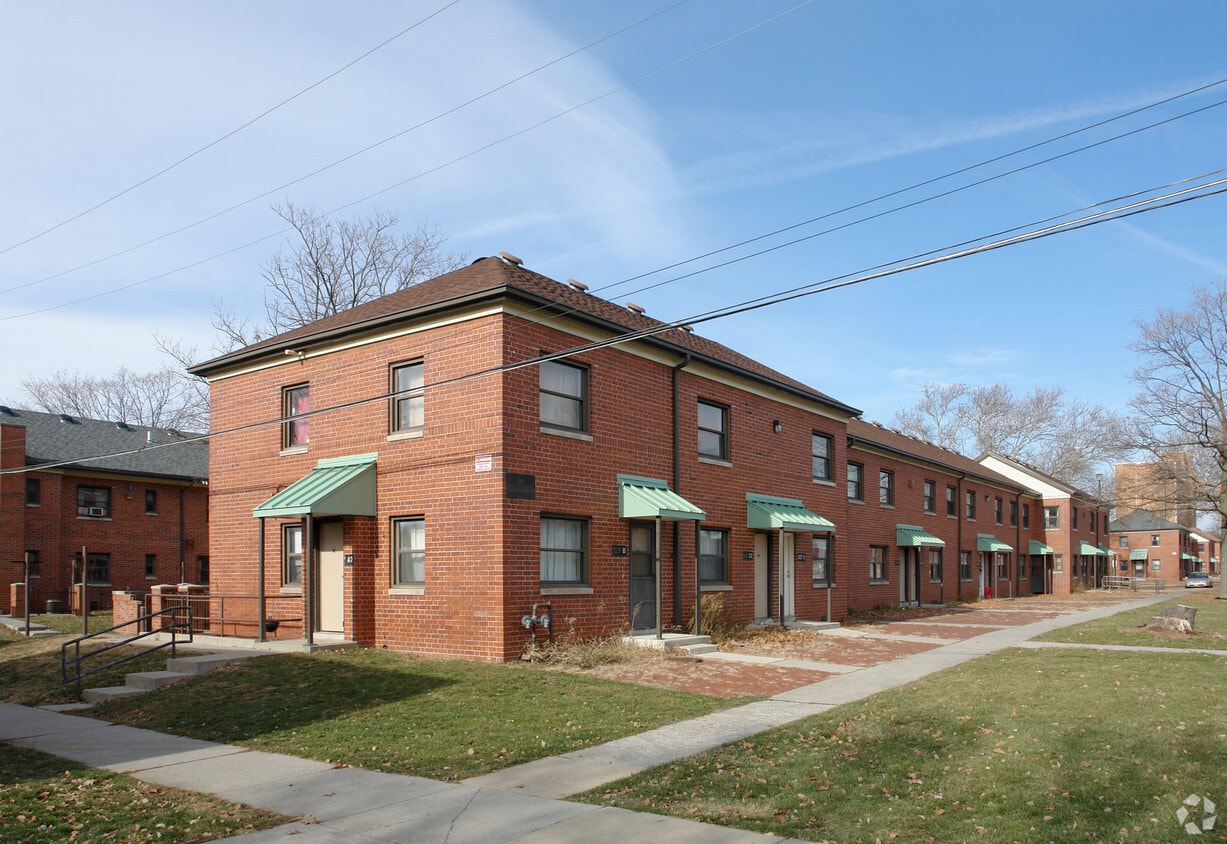 Primary Photo - 227 N Champion Ave