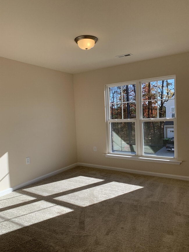 Foto del edificio - 3021 Newfields Pl