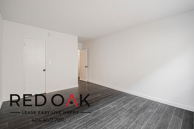 Building Photo - 2065 Rodney Dr