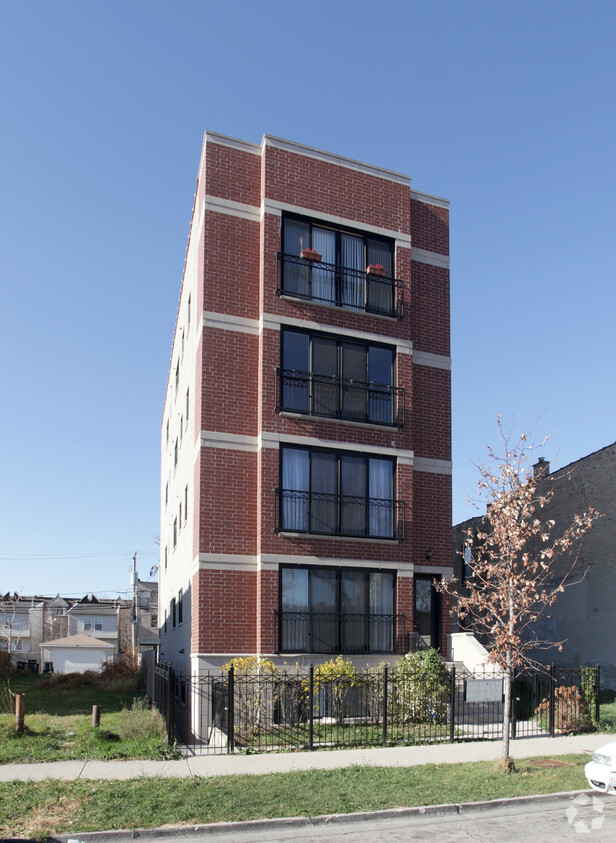 Primary Photo - 3560 S Giles Ave