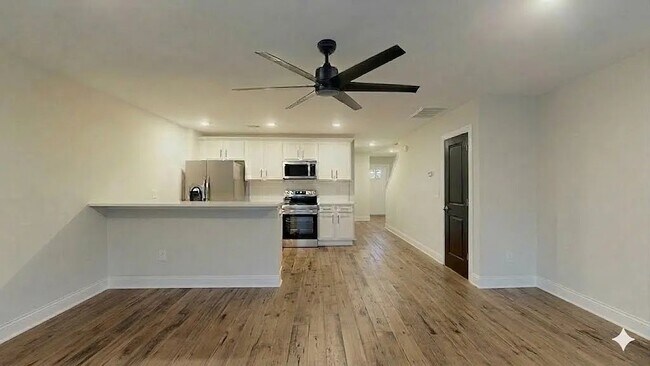 Building Photo - 226 Winding Chestnut Dr