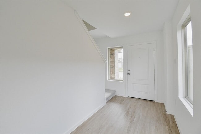 Building Photo - 18566 Cepagatti Dr