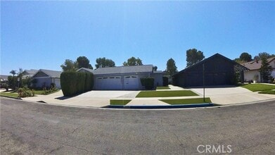 Building Photo - 1118 W Curie Ave