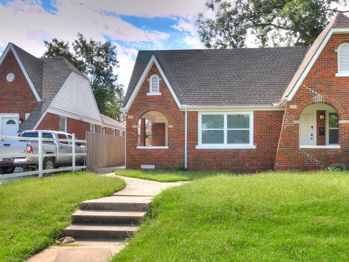 Primary Photo - The Plaza District 2 bed 1 Bath is Close t...