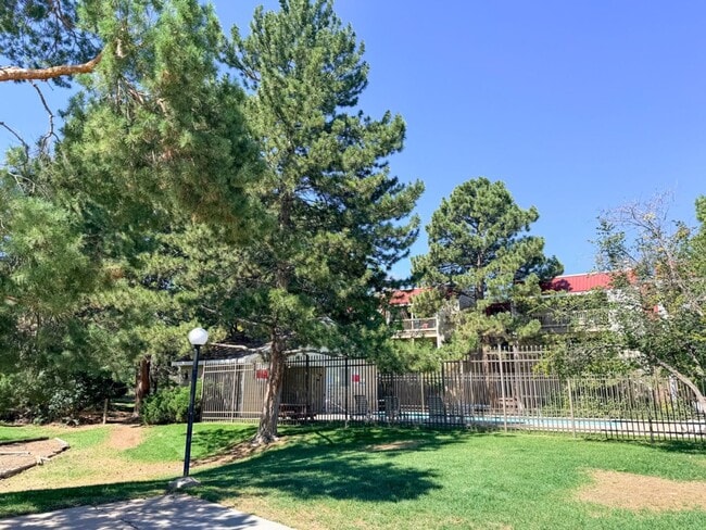 Building Photo - 14740 E Kentucky Dr