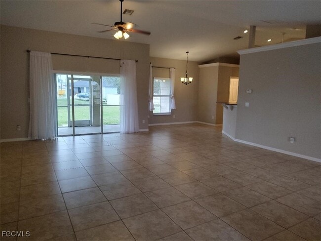 Building Photo - 1034 SE 5th Pl