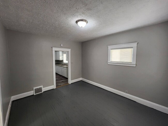 Building Photo - 12121 Angelus Ave