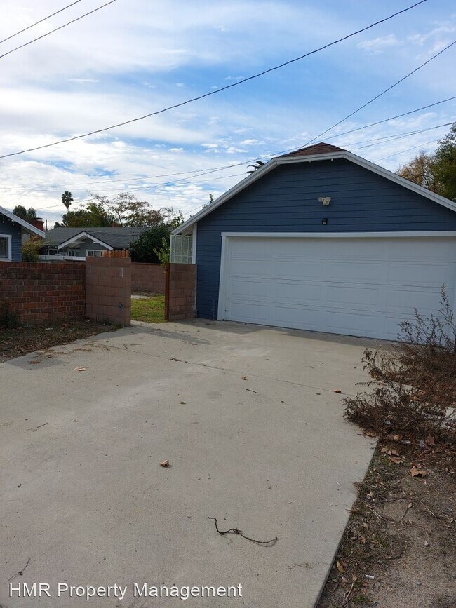 Building Photo - 4 br, 2 bath House - 595 E. Alvarado St.