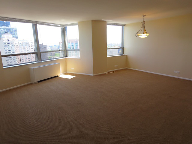 Building Photo - 5701 N Sheridan Rd