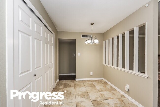 Building Photo - 404 Woodcrest Way