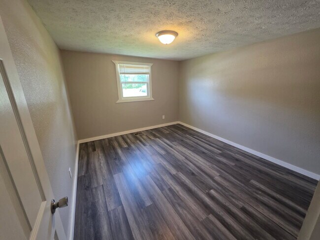 Building Photo - 1170 Leota Dr