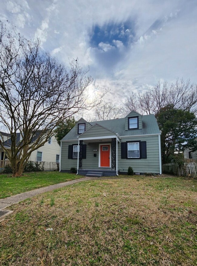 Building Photo - 1105 E 16th St
