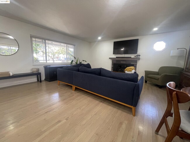 Foto del edificio - 1248 Hale Dr