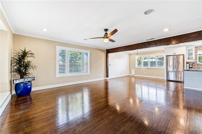 Building Photo - 6922 Laurelhurst Dr
