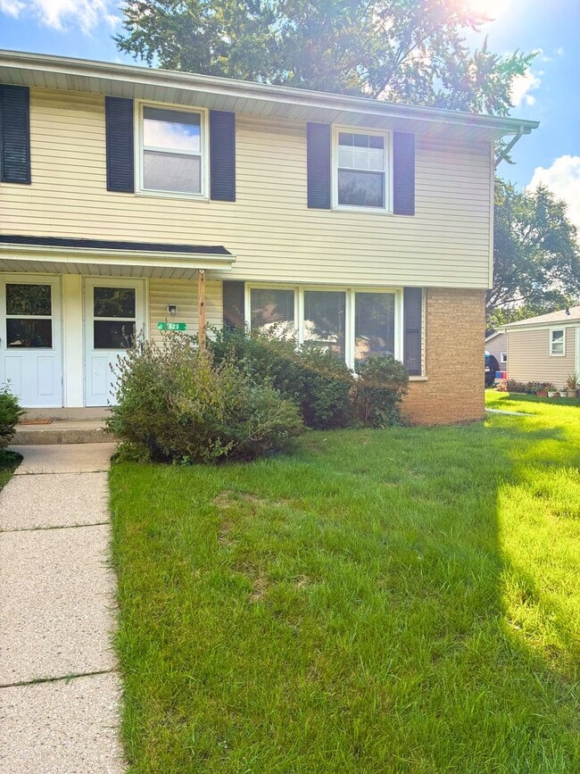 Building Photo - 1623 Oakdale Dr