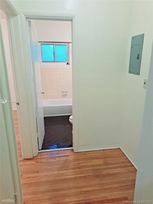 Foto del edificio - 2 br, 1 bath House - 11801 NE 11th Pl # A