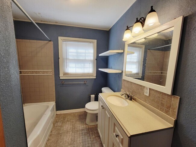 Building Photo - 2003 16th St