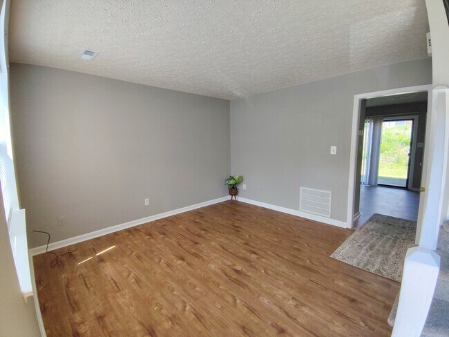 Building Photo - 61 Ferguson Dr