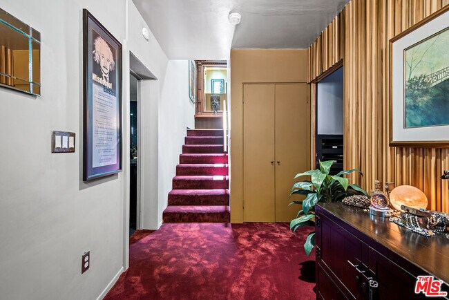 Building Photo - 1543 N Beverly Glen Blvd