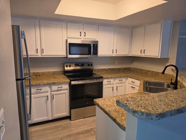 Building Photo - Charming 3 bed 2 bad located at Park 1