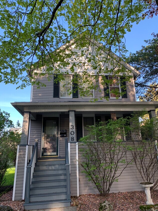 308 Marengo Ave 2, Forest Park, IL 60130 Townhome Rentals in Forest