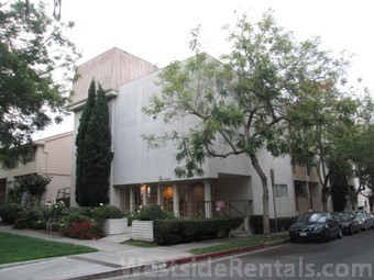 Primary Photo - 1330 N Sweetzer Ave