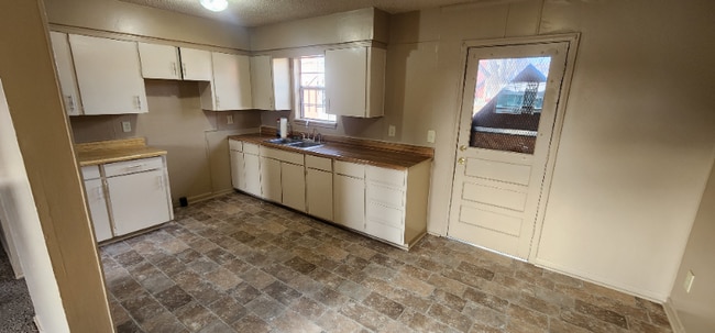 Foto del edificio - 2308 E 13th St