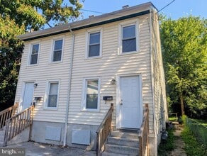 Building Photo - 206 Wesley St