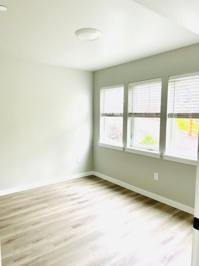 Foto del edificio - 3 Bedroom, 1.5 Bathroom in Barkley Neighbo...