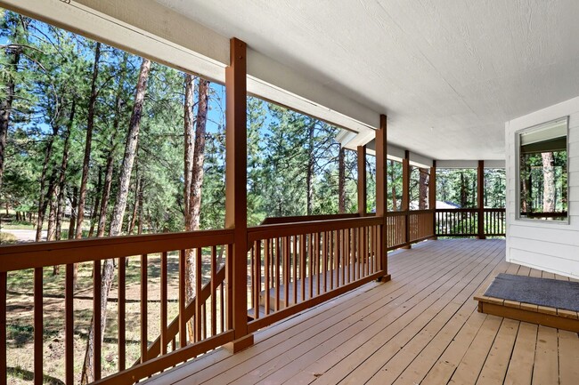 Building Photo - 3 bed 3.5 bath Home in Perry Park!