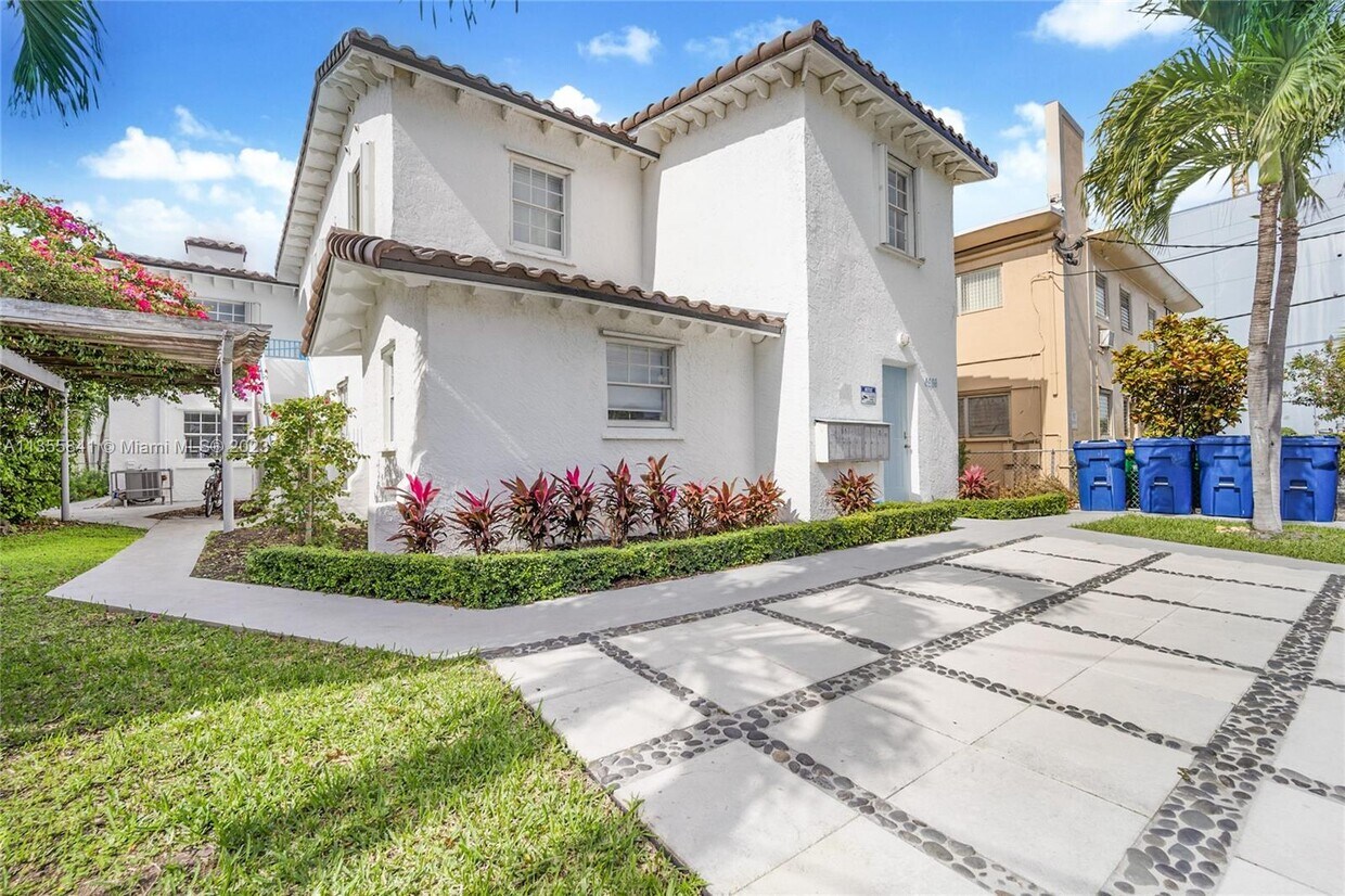 6966 Byron Ave Unit 201, Miami Beach, FL 33141 Room for Rent in Miami