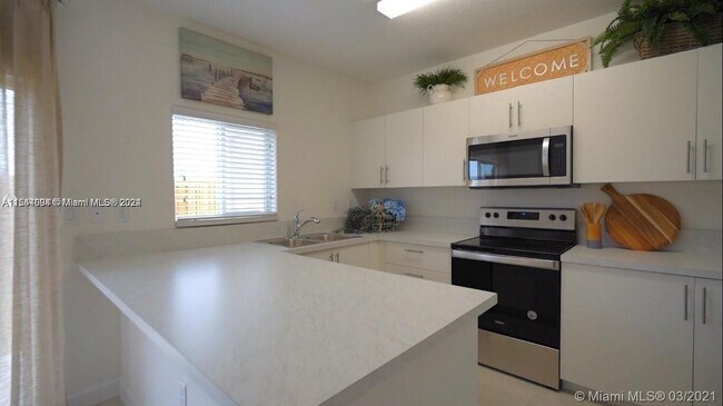 Foto del edificio - 388 NW 12th Pl